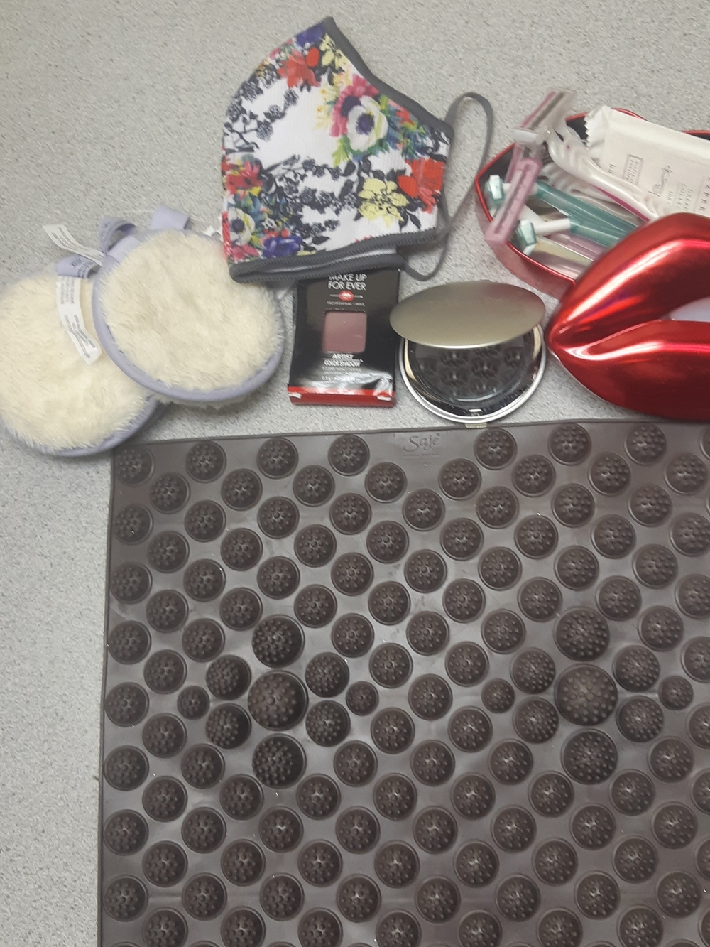 Beauty Bundle Saje Reflexology Foot Mat, Eyeshadow, Norwax Mask, Face Puffs